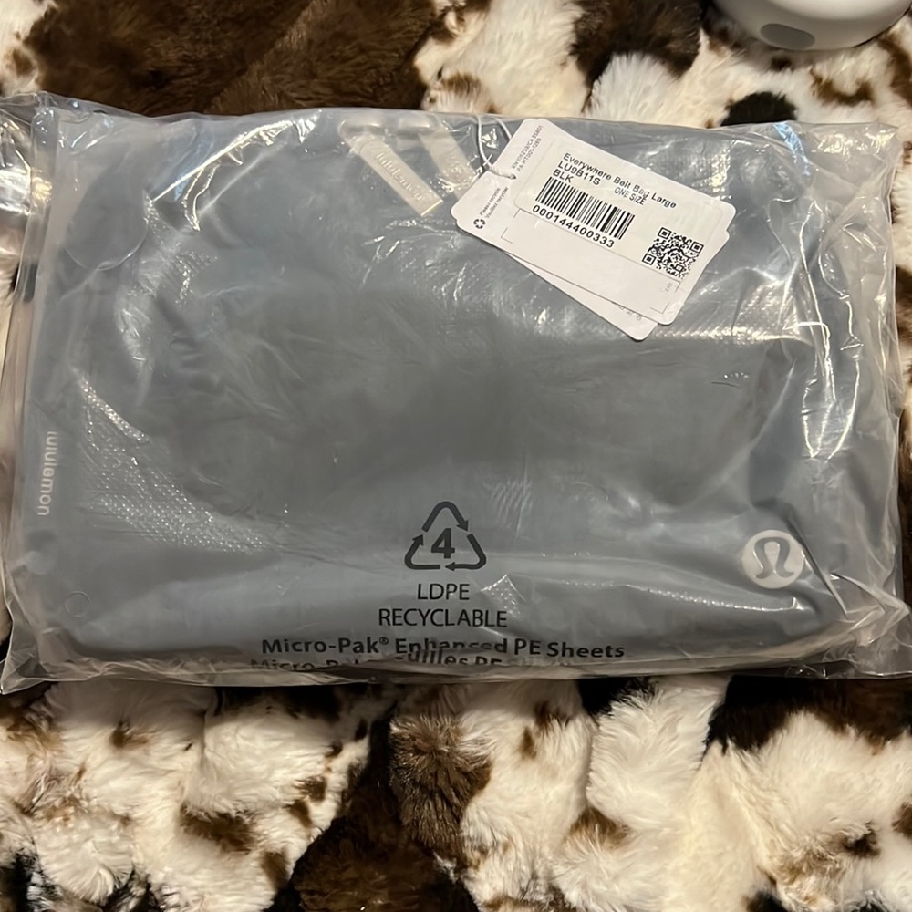 Lululemon everywhere belt bag large in black